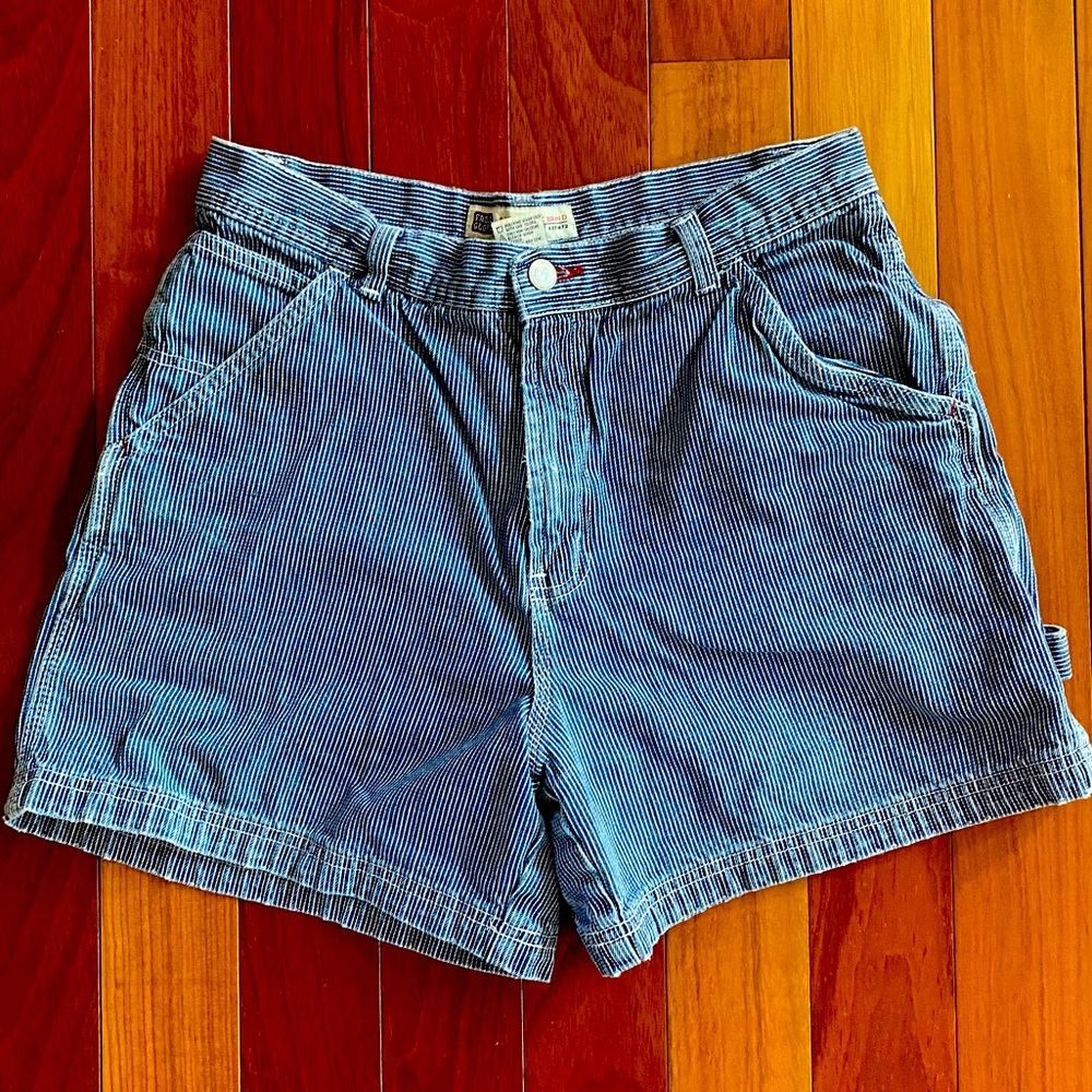 railroad stripe shorts 💙